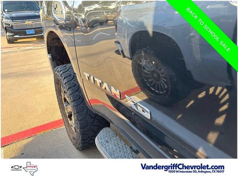 Used 2019 Nissan Titan SL w/ Chrome Package AWD/4WD image 13