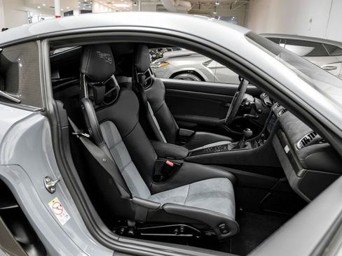 Used 2025 Porsche 718 Cayman GT4 RS w/ Weissach Package RWD image 34