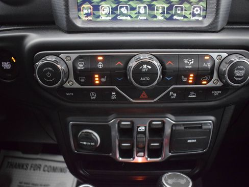 Used 2021 Jeep Wrangler Unlimited Sahara image 16