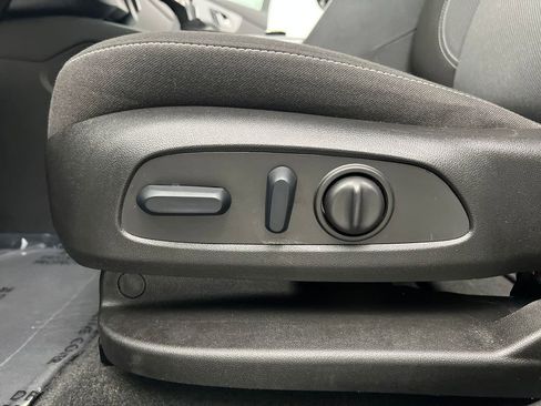 Used 2025 Chevrolet Blazer LT FWD image 10