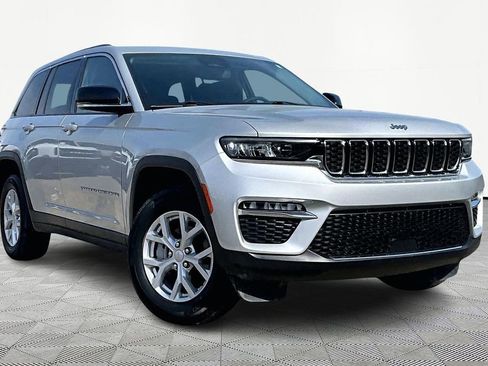 Used 2023 Jeep Grand Cherokee Limited image 12