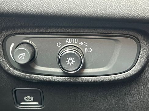 Certified 2023 GMC Terrain SLE w/ Driver Convenience Package AWD/4WD image 21