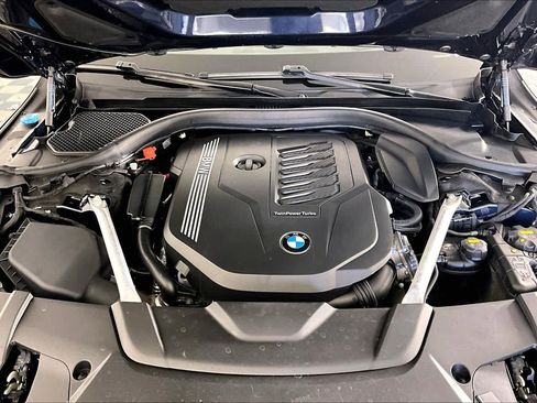 Used 2020 BMW 740i w/ Premium Package image 30