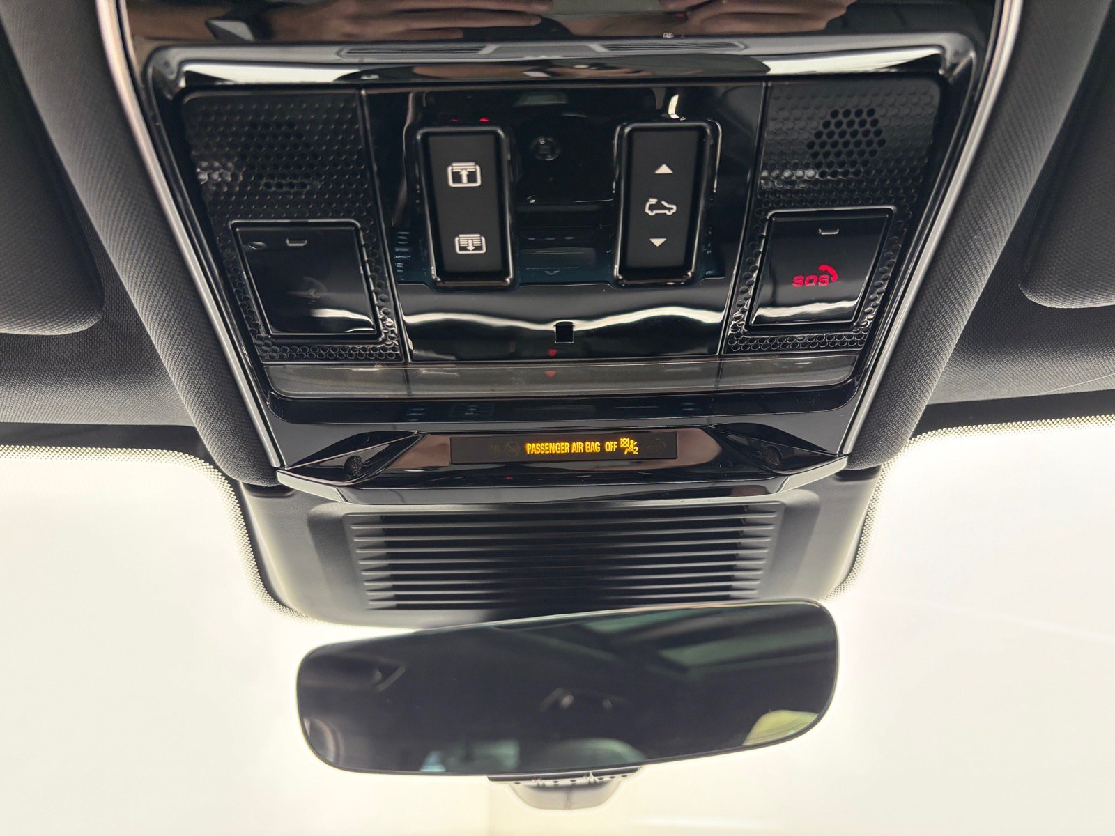 Used 2026 Land Rover Range Rover Sport SE AWD/4WD image 12