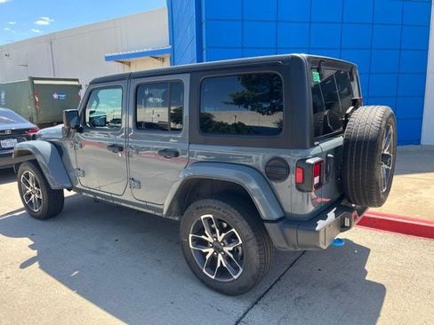 Used 2024 Jeep Wrangler Unlimited AWD/4WD image 9