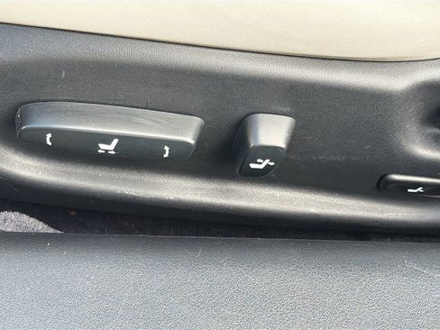 Used 2015 Lexus IS 250C w/ Luxury Package image 24