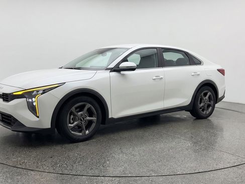 Used 2025 Kia K4 FWD image 3