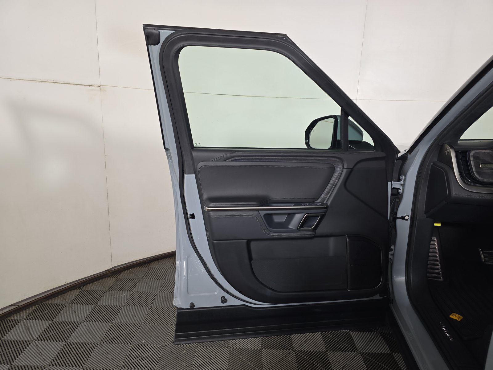 Used 2022 Rivian R1T Adventure AWD/4WD image 16