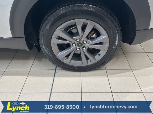 Used 2024 Ford Explorer XLT w/ Equipment Group 202A AWD/4WD image 32