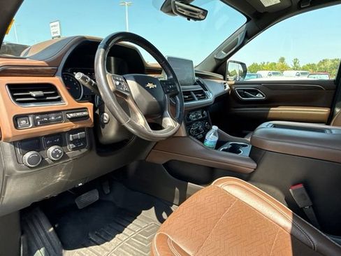 Used 2021 Chevrolet Suburban High Country w/ Premium Package RWD image 12