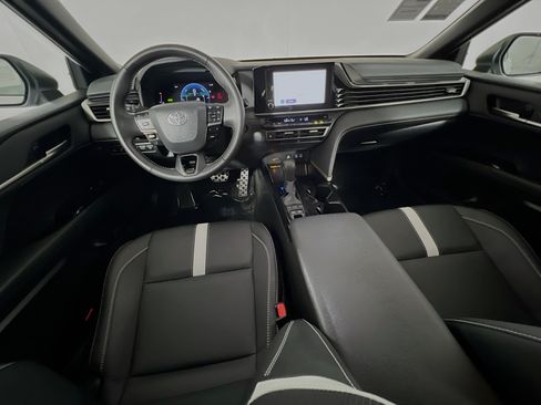 Used 2025 Toyota Camry SE FWD image 30