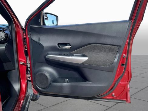 Used 2019 Nissan Kicks SV FWD image 22