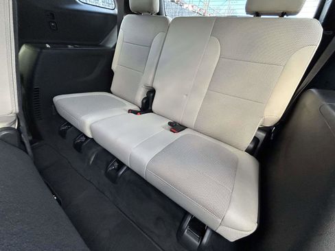 Used 2023 Chevrolet Traverse LT image 16