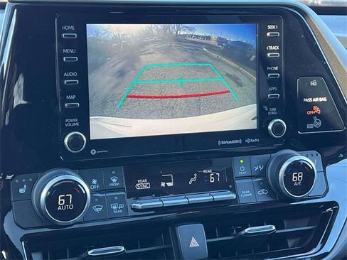 Used 2022 Toyota Highlander XLE image 30