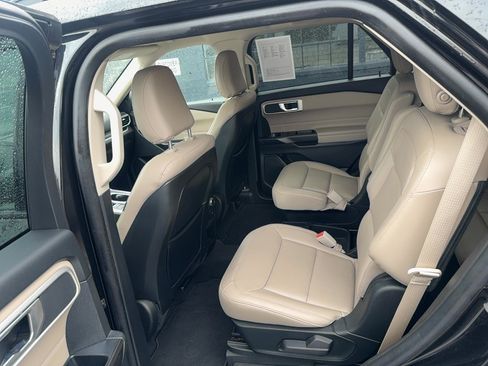 Used 2020 Ford Explorer XLT w/ Equipment Group 202A AWD/4WD image 11