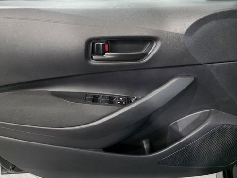 Used 2025 Toyota Corolla LE image 10