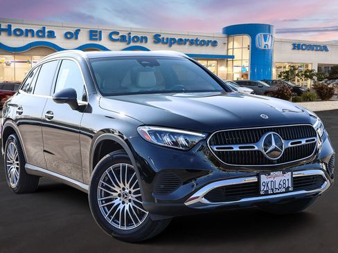 Used 2024 Mercedes-Benz GLC 300 4MATIC image 1