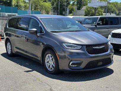 Used 2023 Chrysler Pacifica Touring-L