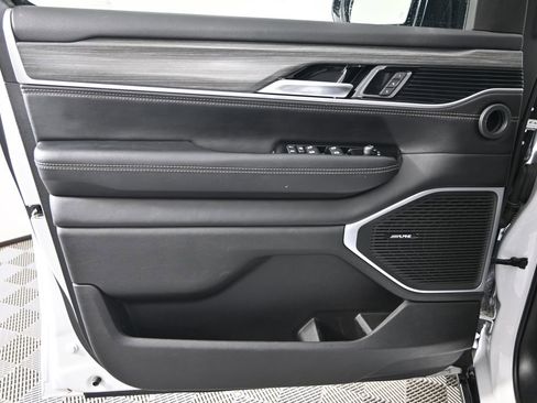 Used 2023 Jeep Wagoneer L Series II image 19