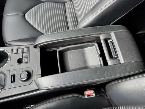 Certified 2023 Toyota Highlander XSE image 24