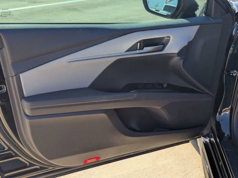 Used 2025 Toyota Camry SE image 11