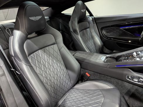 Used 2025 Aston Martin DB12 Coupe image 21