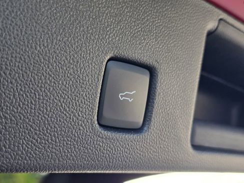 Used 2022 Ford Escape SE w/ SE Sport Appearance Package image 12