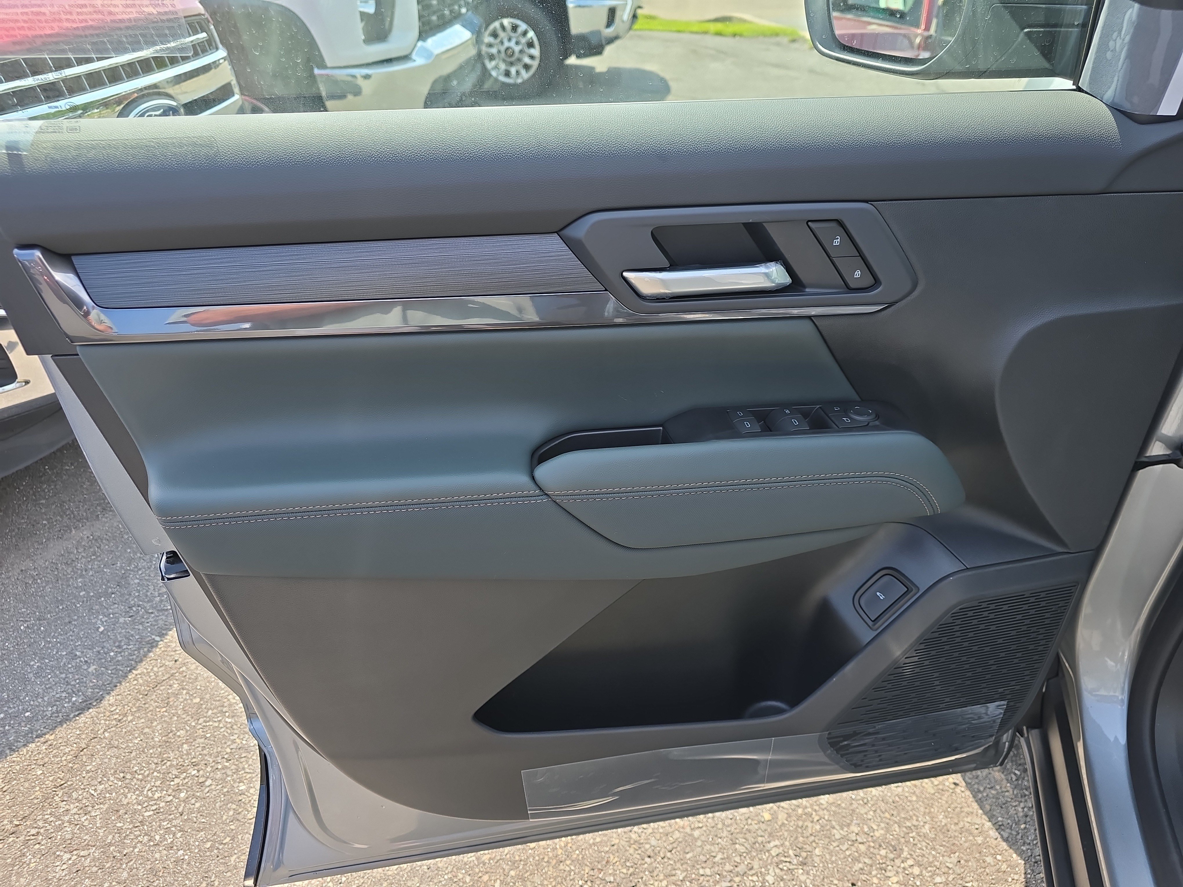 New 2027 GMC Terrain AT4 w/ LPO, Floor Liner Package AWD/4WD image 15