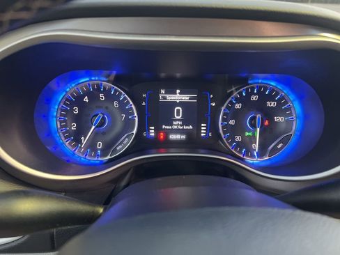 Certified 2020 Chrysler Pacifica Touring-L image 42