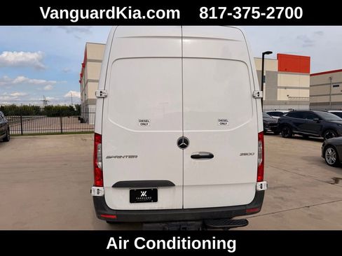 Used 2025 Mercedes-Benz Sprinter 2500 image 3