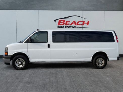 Used 2017 Chevrolet Express 3500 LT w/ LT Preferred Equipment Group image 3