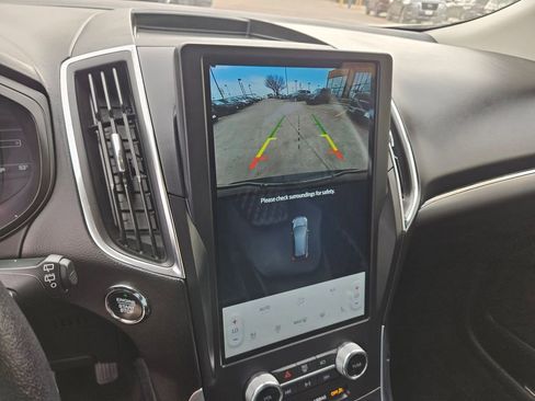 Used 2024 Ford Edge Titanium image 23