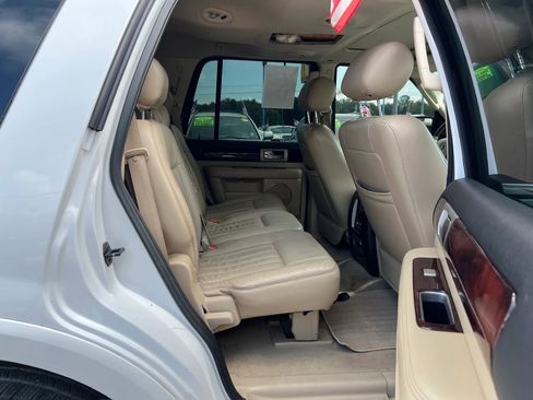 Used 2006 Lincoln Navigator Luxury RWD image 14