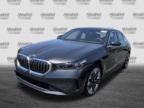 Certified 2025 BMW 540i xDrive AWD/4WD image 9