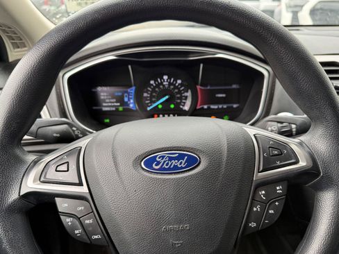 Used 2017 Ford Fusion SE FWD image 13