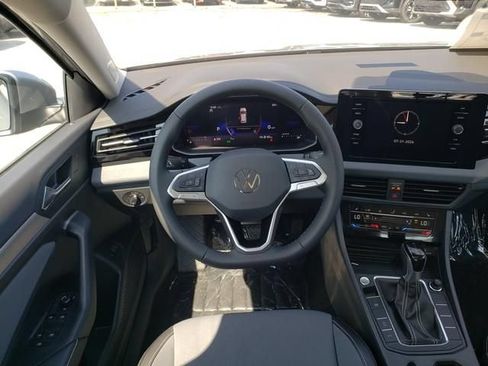 New 2026 Volkswagen Jetta SE FWD image 9