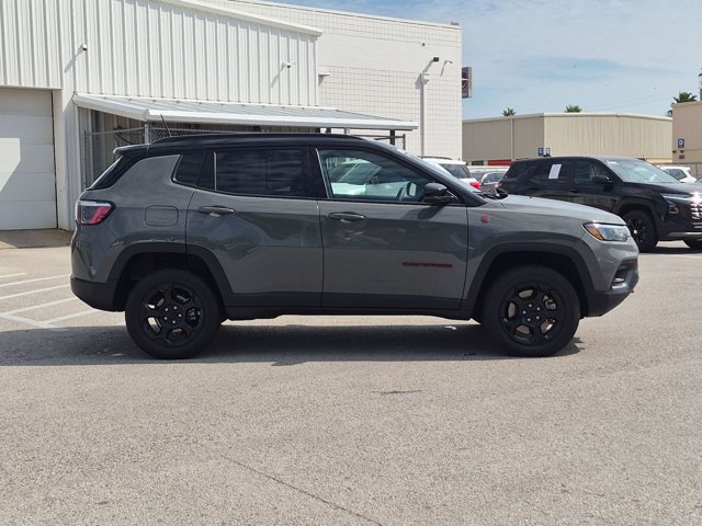 Used 2024 Jeep Compass Trailhawk AWD/4WD image 4