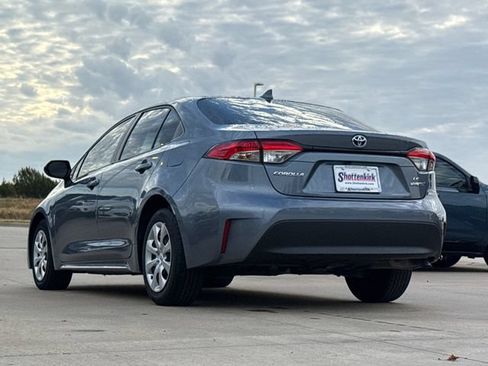 Used 2024 Toyota Corolla LE FWD image 6