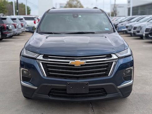 Used 2023 Chevrolet Traverse LT image 2