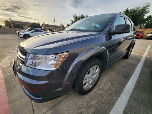 Used 2020 Dodge Journey SE w/ SE Popular Equipment Group FWD image 2