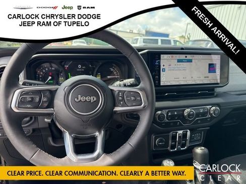 Used 2025 Jeep Wrangler Unlimited Sahara AWD/4WD image 28
