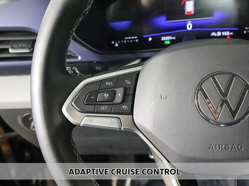 Used 2023 Volkswagen Taos SE w/ Panoramic Sunroof Package image 4