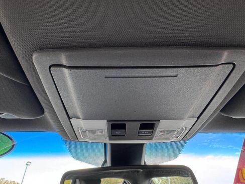 Used 2018 Ford Taurus SHO image 15