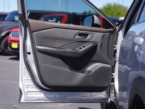Used 2022 Nissan Rogue SV FWD image 30