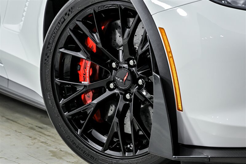 Used 2016 Chevrolet Corvette Z06 w/ 3LZ Preferred Equipment Group RWD image 3