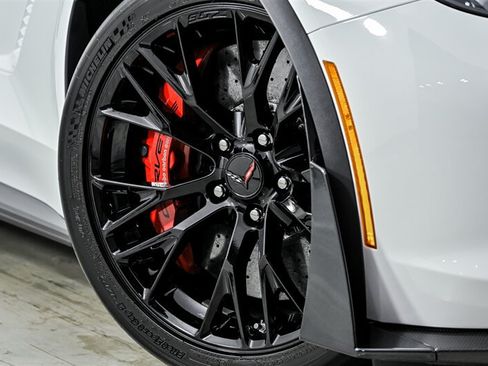 Used 2016 Chevrolet Corvette Z06 w/ 3LZ Preferred Equipment Group RWD image 3
