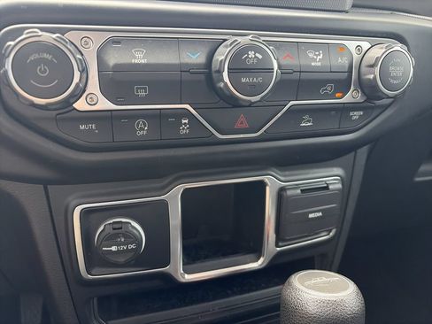 Used 2022 Jeep Gladiator Sport AWD/4WD image 24