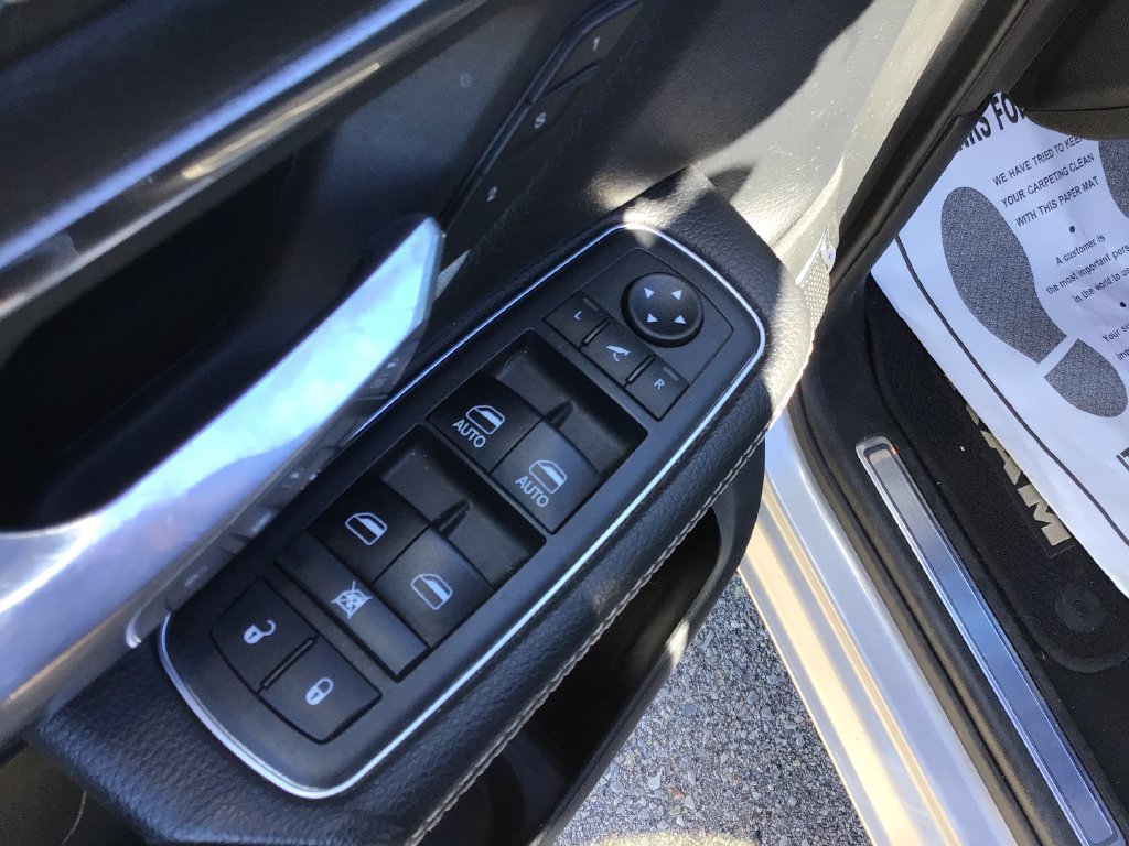 Used 2019 RAM 1500 Laramie RWD image 12
