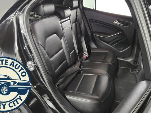 Used 2019 Mercedes-Benz GLA 250 4MATIC image 32