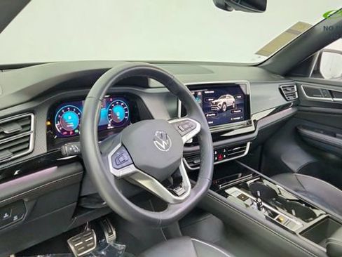 Used 2025 Volkswagen Atlas Cross Sport SEL Premium R-Line image 21